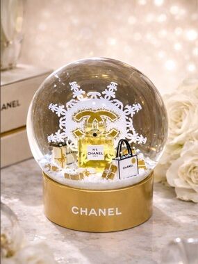 🔥CHANEL 2024 WHITE GOLD CC SNOWGLOBE INTERLOCKING LOGO COLLECTIBLE